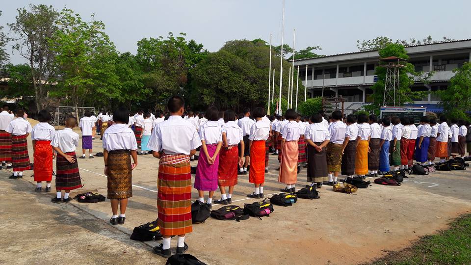 นักเรียนโรงเรียนหนองสังข์วิทยายน ร่วมอนุรักษ์ไทย นุ่งซิ่นไม่นุ่งสั้นทุกวันพระ (11)
