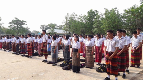 นักเรียนโรงเรียนหนองสังข์วิทยายน ร่วมอนุรักษ์ไทย นุ่งซิ่นไม่นุ่งสั้นทุกวันพระ (13)