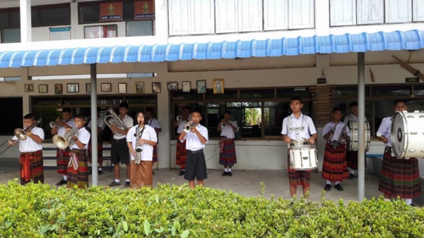 นักเรียนโรงเรียนหนองสังข์วิทยายน ร่วมอนุรักษ์ไทย นุ่งซิ่นไม่นุ่งสั้นทุกวันพระ (8)