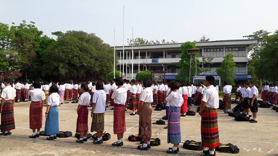 นักเรียนโรงเรียนหนองสังข์วิทยายน ร่วมอนุรักษ์ไทย นุ่งซิ่นไม่นุ่งสั้นทุกวันพระ (9)