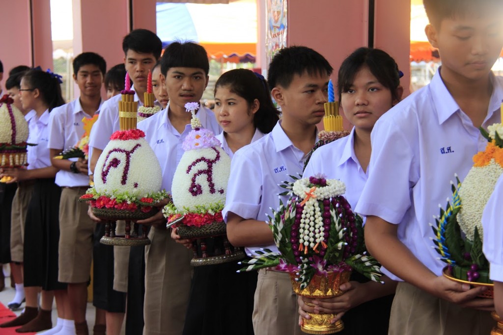 พานไหว้ครูสวยๆ 2559 จากโรงเรียนสตรีศึกษา จังหวัดร้อยเอ็ด (2)