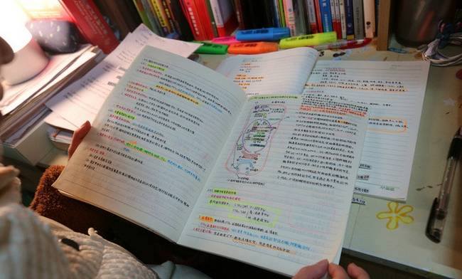 สมุดเลคเชอร์ขั้นเทพ นักศึกษาชาวจีน ชิ้นงานอันน่าทึ่งสำหรับการเรียนรู้