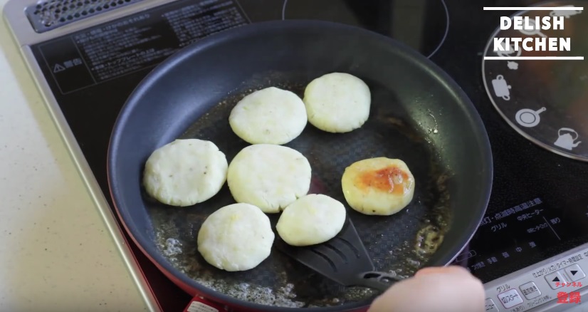เมนูเด็กหอ Potato Cheese Mochi เมนูง่ายๆ ที่เราทำทานได้เอง 