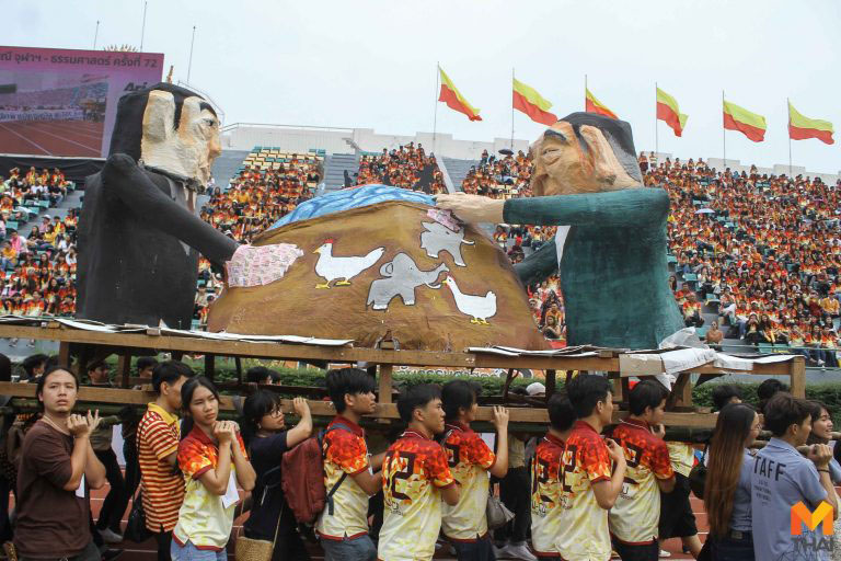 ขบวนล้อการเมือง ฟุตบอลประเพณีฯ ครั้งที่ 72 หุ่นม้วนแผ่นดิน